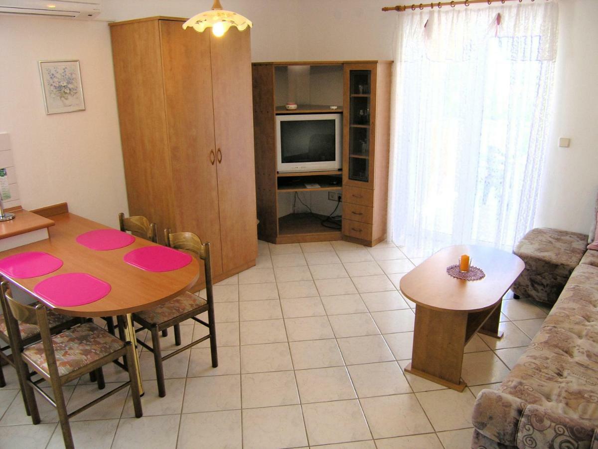 Apartman Juric Apartment Кърк Екстериор снимка