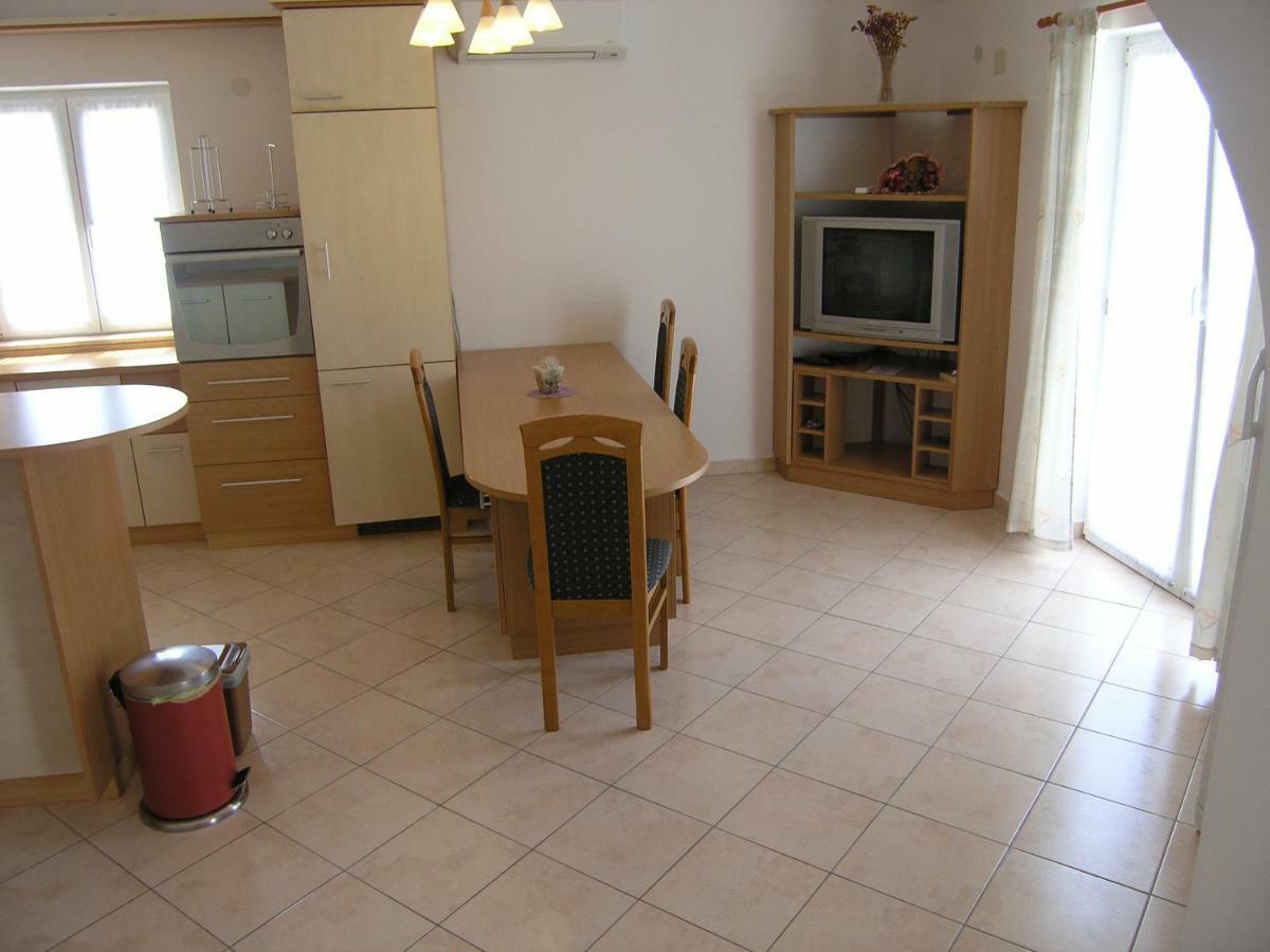 Apartman Juric Apartment Кърк Екстериор снимка