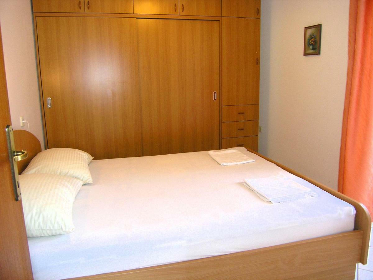Apartman Juric Apartment Кърк Екстериор снимка