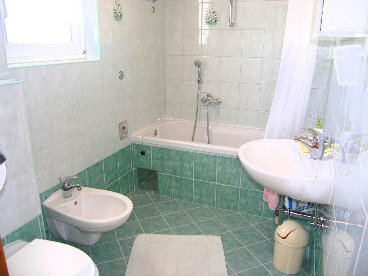 Apartman Juric Apartment Кърк Екстериор снимка