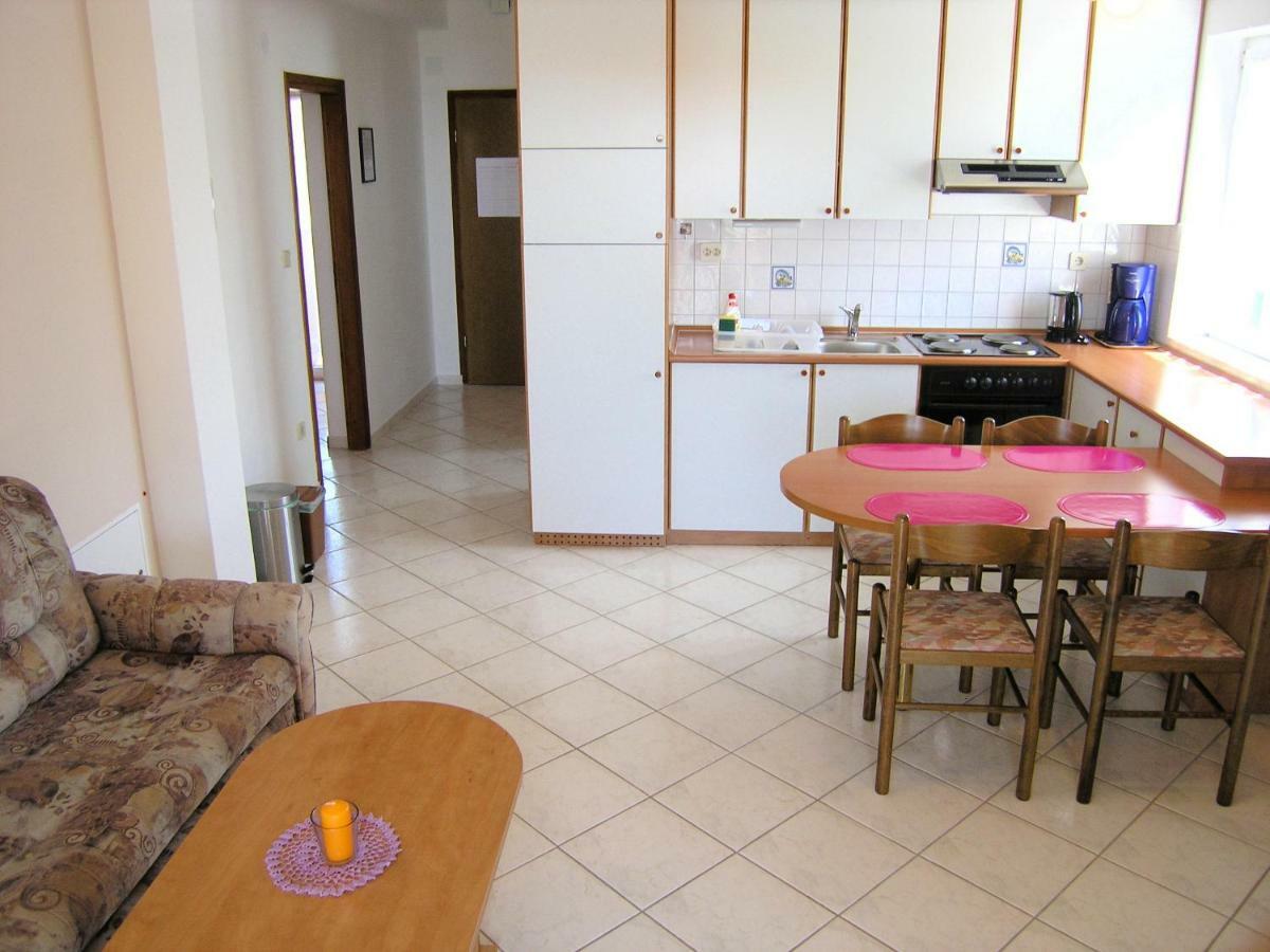 Apartman Juric Apartment Кърк Екстериор снимка