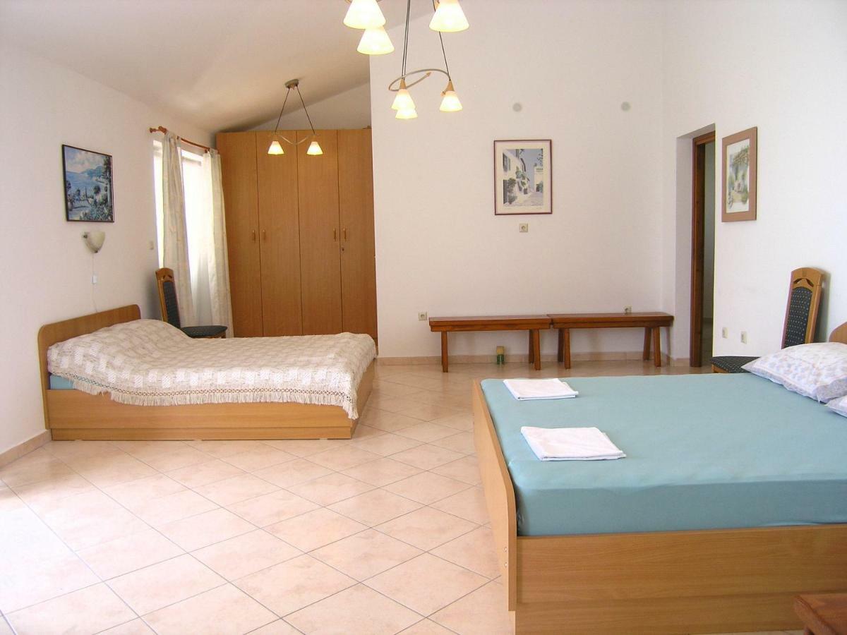 Apartman Juric Apartment Кърк Екстериор снимка