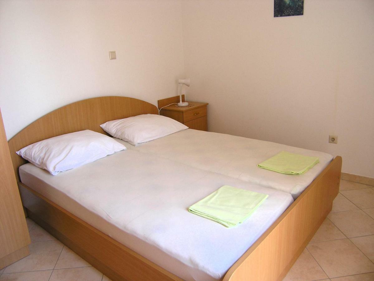 Apartman Juric Apartment Кърк Екстериор снимка