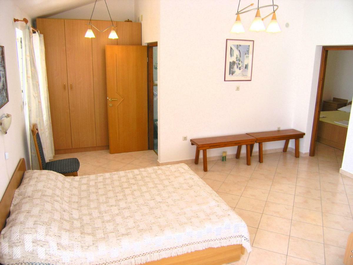 Apartman Juric Apartment Кърк Екстериор снимка