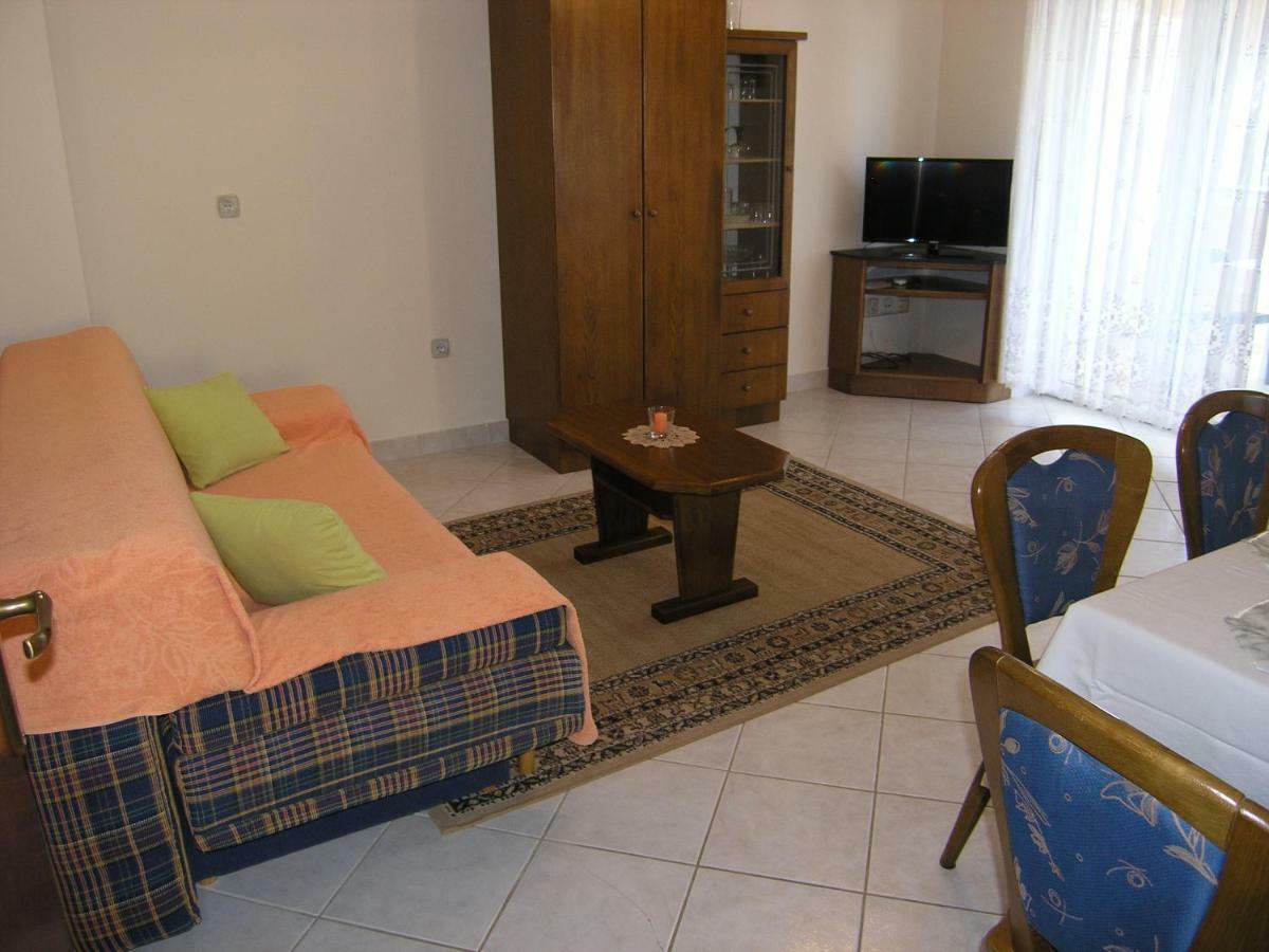 Apartman Juric Apartment Кърк Екстериор снимка