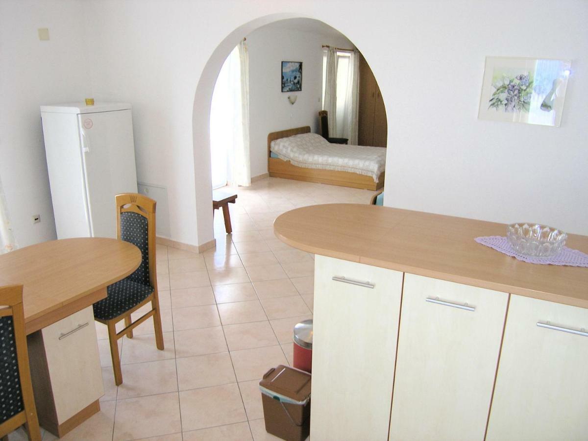 Apartman Juric Apartment Кърк Екстериор снимка