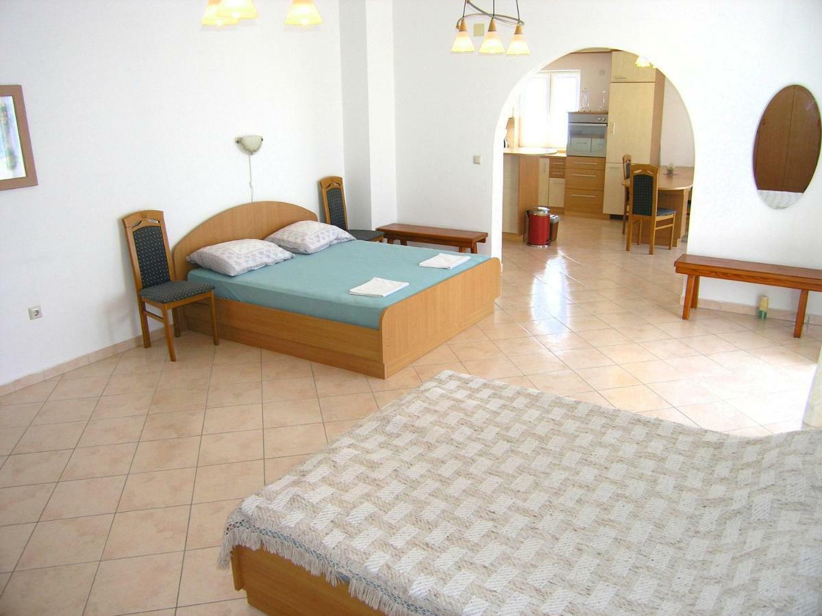 Apartman Juric Apartment Кърк Екстериор снимка