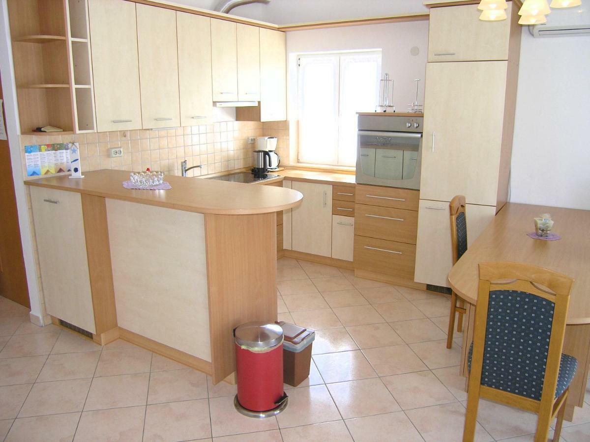 Apartman Juric Apartment Кърк Екстериор снимка