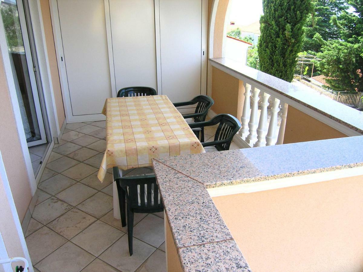 Apartman Juric Apartment Кърк Екстериор снимка