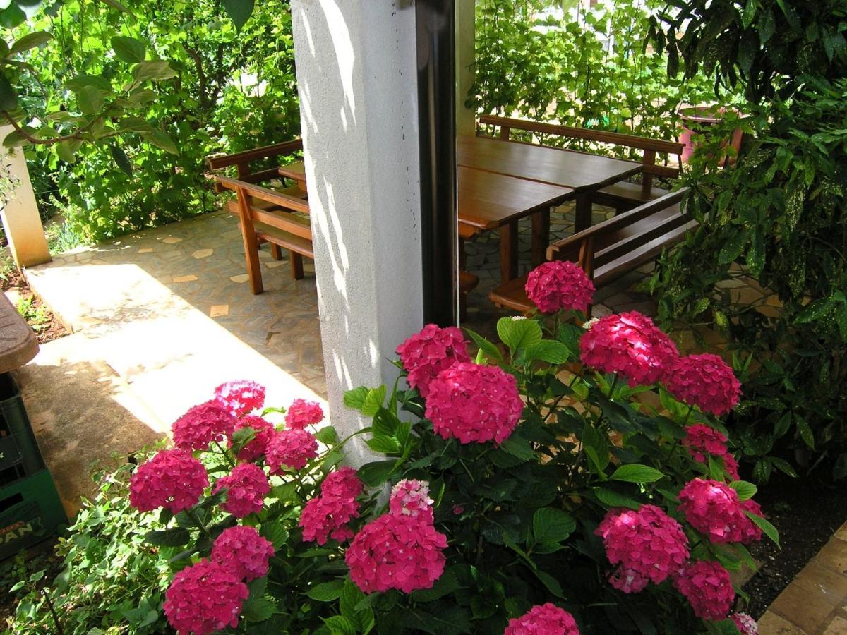 Apartman Juric Apartment Кърк Екстериор снимка